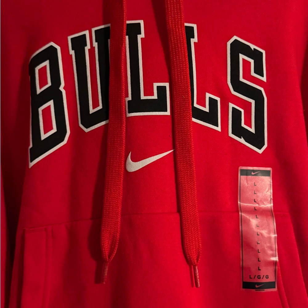 Women’s Nike Chicago Bulls Red Pullover Hoodie - Picture 5 of 12